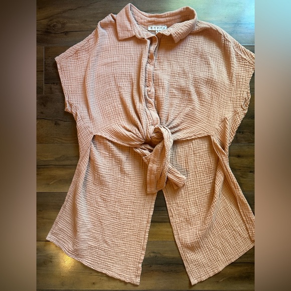 🍂 HYFVE Peach Textured Gauze Button-Front Tie Top – Size Small - Picture 2 of 6